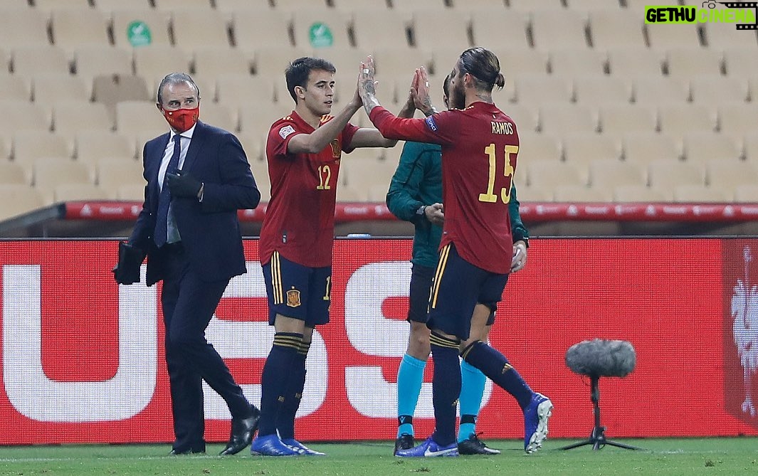 Eric García Instagram - Enorme partido del equipo contra Alemania! Este es el camino a seguir💪🇪🇸⚽️ Enhorabuena a la⭐️ por el hat-trick @ferrantorres7 La Cartuja de Sevilla