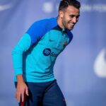 Eric García Instagram - De tornada amb l’equip 😁 Molts reptes per endavant aquesta temporada! 🔵🔴