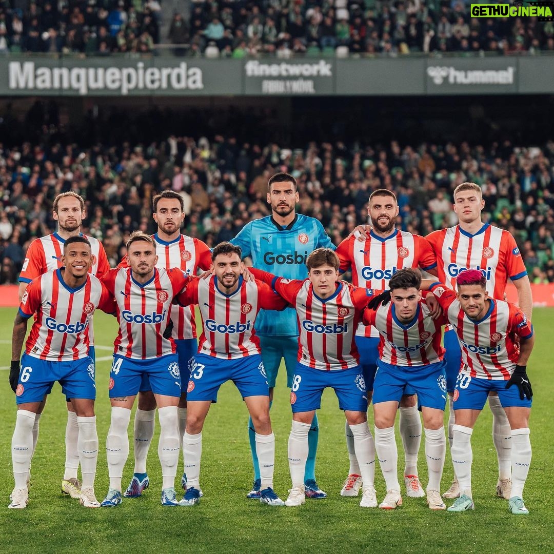Eric García Instagram - Empat que ens va saber a poc ahir en un camp sempre molt complicat. Bones festes a tothom🎄❤️ Estadio Benito Villamarín