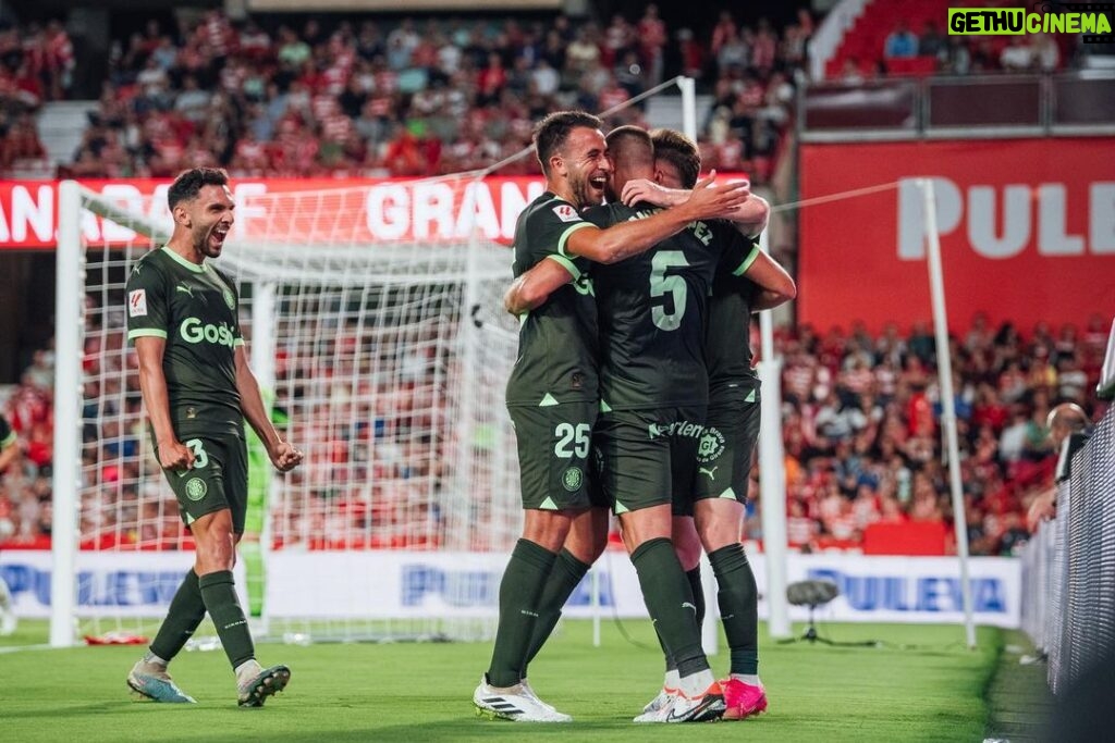 Eric García Instagram - Molt content pel debut, la victòria i les sensacions de l’equip a Granada. Som-hi Girona! ❤️🤍 Estadio Nuevo Los Cármenes