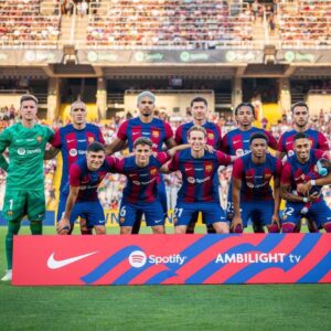 Eric García Instagram - El Gamper es queda a casa! Gràcies a tots per venir a la presentació de l’equip, us necessitarem al llarg de la temporada! 💪🏽🔵🔴