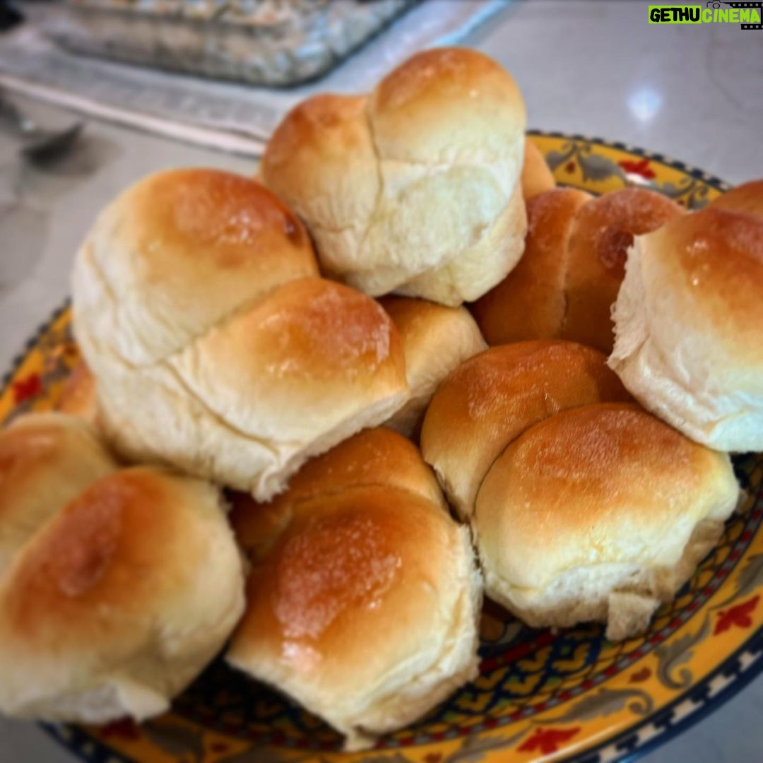 Eric Stonestreet Instagram - Lindsay made dinner rolls that look like little butts for Thanksgiving.