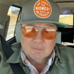 Eric Stonestreet Instagram - Yes. Today is my 51st birthday. And yes, this is a place where you can wish me a happy birthday if you’d like, but more than that, I’d like you to give me a gift. So please look at the person below your comment or above your comment. Click on their page and if it’s public, say something nice to them. Or just say something nice to them in the comments. People always ask; what is it like to be on tv or ‘famous?’ Well, it consists of a lot of conversations with strangers and 99% of those conversations are typically someone saying something nice to me and thanking me for something. So for my birthday I’d like each of you make each other feel a little famous and more special than you already are by saying something nice to each other. And please don’t be the 1% that says something rude or awkward. ❤️❤️