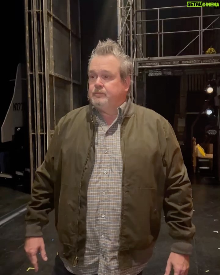 Eric Stonestreet Instagram - The return of Sheldon The Hotel Desk Clerk! So fun seeing the great Cameron Crowe’s @almostfamousbwy and the wonderfully talented cast! Thanks for letting me revisit my Almost Famous moment @justcaseylikes. Photo credit : @bruglikas