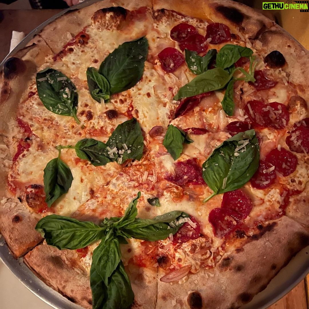 Eric Stonestreet Instagram - Made it to the legendary @lucali_bk in Brooklyn and lemme tell ya. Unreal food. Unreal ambiance. Unreal staff. Unreal everything! Thanks Mark! #pizza
