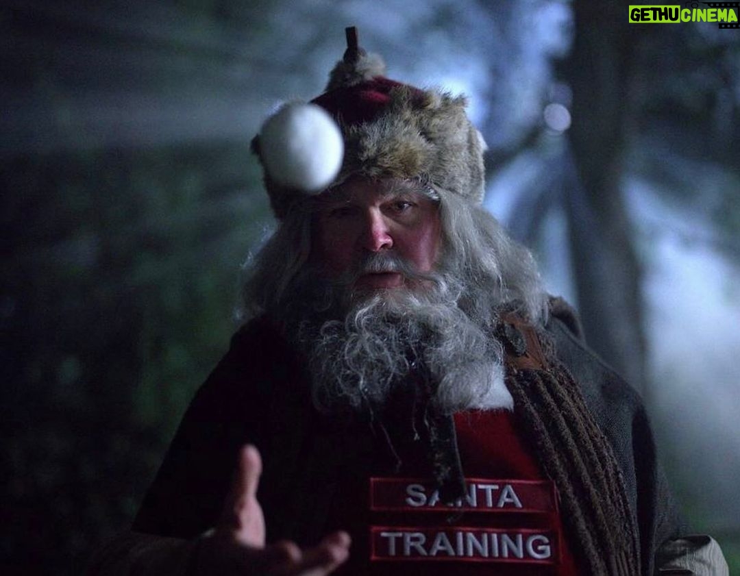 Eric Stonestreet Instagram - Episode 5 of @thesantaclauses now streaming on @disneyplus