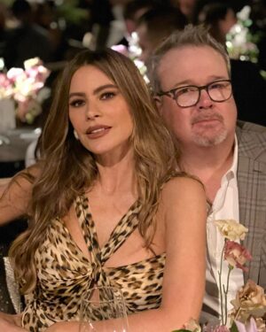 Eric Stonestreet Instagram - Haven’t seen @sofiavergara in two years and after sitting next to her for two minutes….she’s still got it!