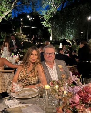 Eric Stonestreet Instagram - Haven’t seen @sofiavergara in two years and after sitting next to her for two minutes….she’s still got it!