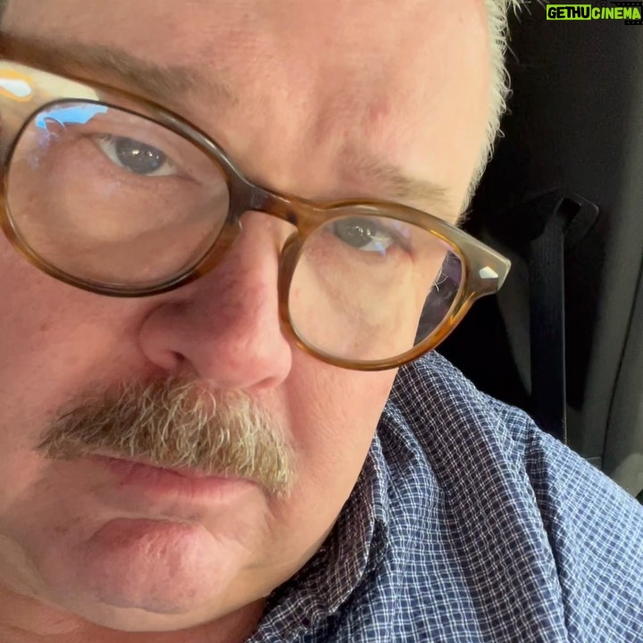 Eric Stonestreet Instagram - I’m in New York City and have time for a few questions.