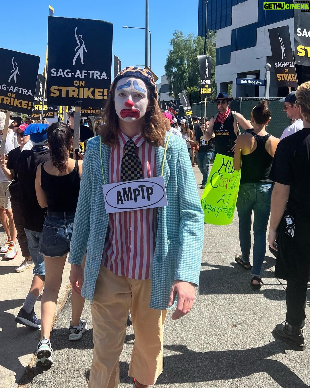 Eric Stonestreet Instagram - Needless to say, Fizbo would find this offensive to clowns. #sagaftra #wgastrike