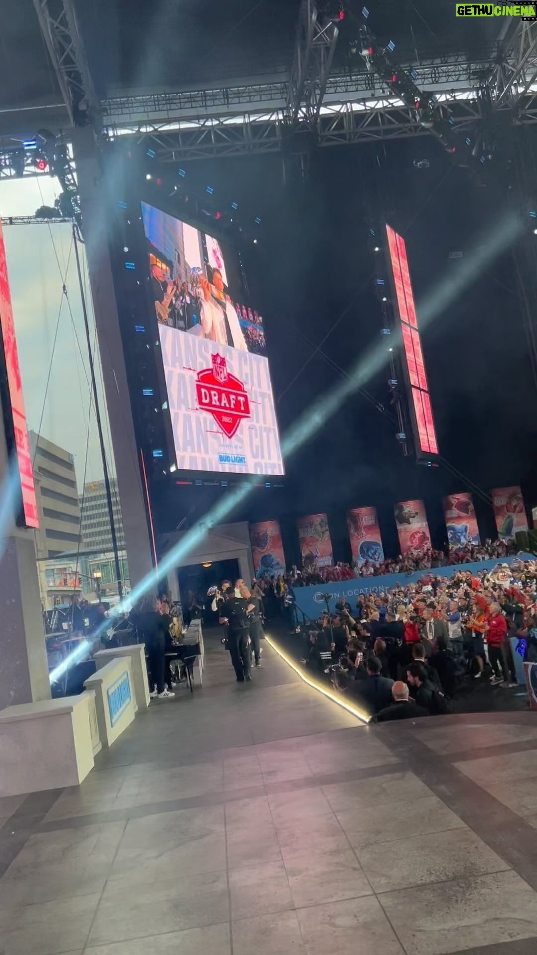 Eric Stonestreet Instagram - What an incredible day for Kansas City! So honored to help open the @nfl draft in my home town with my favorite Super Bowl winning team!