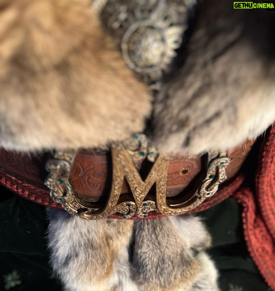 Eric Stonestreet Instagram - Here is a tiny sneak peek of The Mad Santa. @thesantaclauses season 2. @disneyplus 🎅🏻🎅🏻