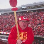 Eric Stonestreet Instagram - Yo! @Chiefs fans. Required energy that needs to be brought tonight. #chiefskingdom