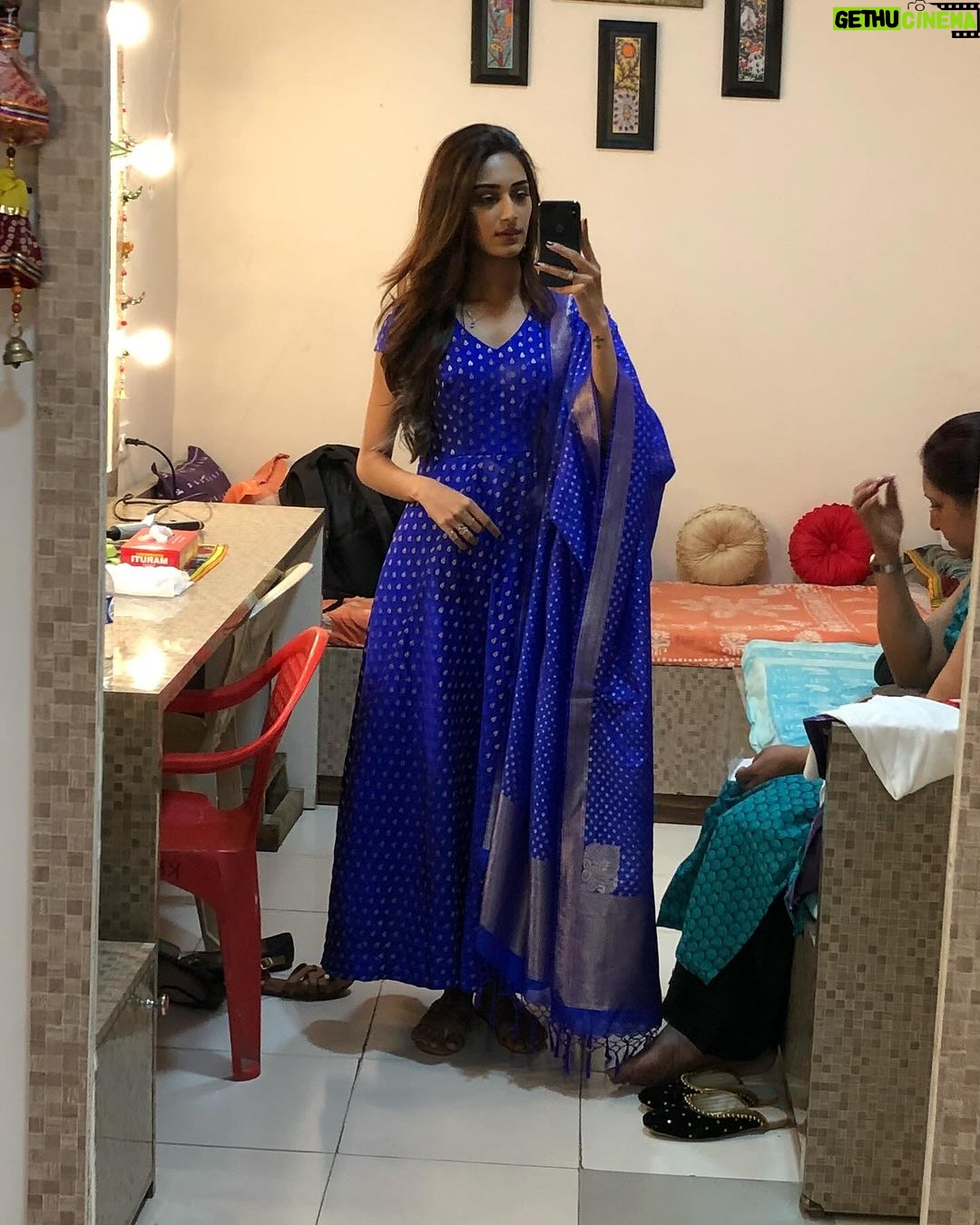 Erica Fernandes Instagram - On May 30th, 2018, I began my journey as Prerna Sharma. It's been 5 years since we first aired, and what a ride it's been! I've grown, learned, and experienced moments that have truly shaped me. These 5 years have blessed me with wonderful friendships and memories I'll hold close to my heart forever. A big thank you to everyone who showered our show and characters with so much love and appreciation. You all truly amplify the celebration!
