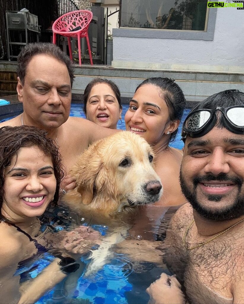 Erica Fernandes Instagram - Nothing beats the thrill of being in the pool when the rain starts to pour! 🌧🏊‍♀