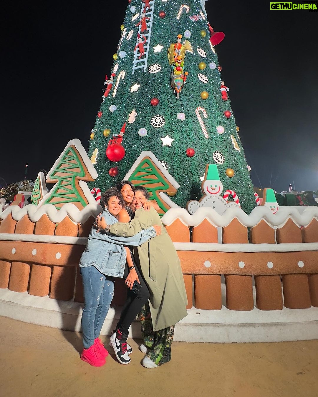 Erica Fernandes Instagram - Who needs a crowd when the three of us can create chaos, laughter, and questionable decisions all on our own? ðĪŠð #SEAsquad where friendship makes waves ðð