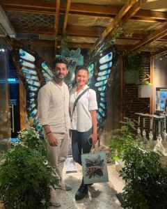 Erica Fernandes Instagram - ⚠️❕ATTENTION ❕⚠️ Met this guy by a mall (AGAIN!) says he is now officially my “Mall friend” 😂 seemed like an interesting person though. Anyone knows this guy? He failed to give me his name 🤷‍♀️ 🤪 ( wrong answers only )
