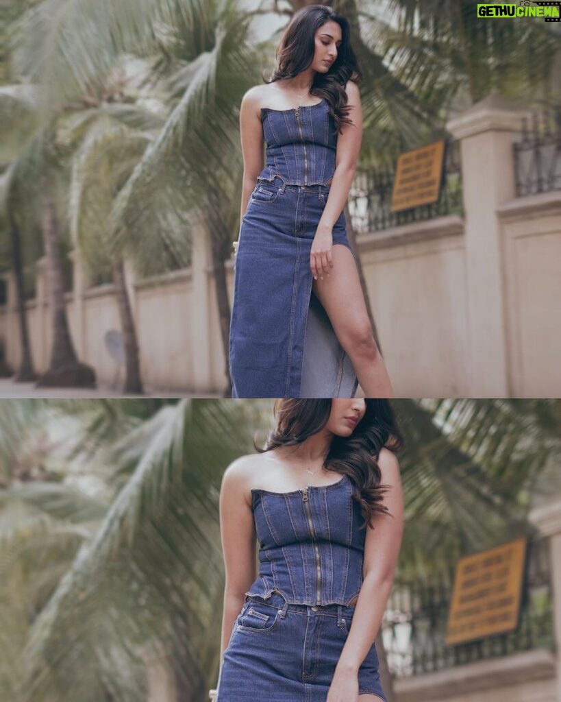 Erica Fernandes Instagram - Denim on denim what a jean-ious idea 😋 Outfit by @freakinsindia Jewellery @timelessjewelsby_s @ishhaara @ascend.rohank Boots by @londonrag_in Outfit courtesy @shrushti_216 Hair by @hair_by_rahulsharma Makeup @makeupbynayan
