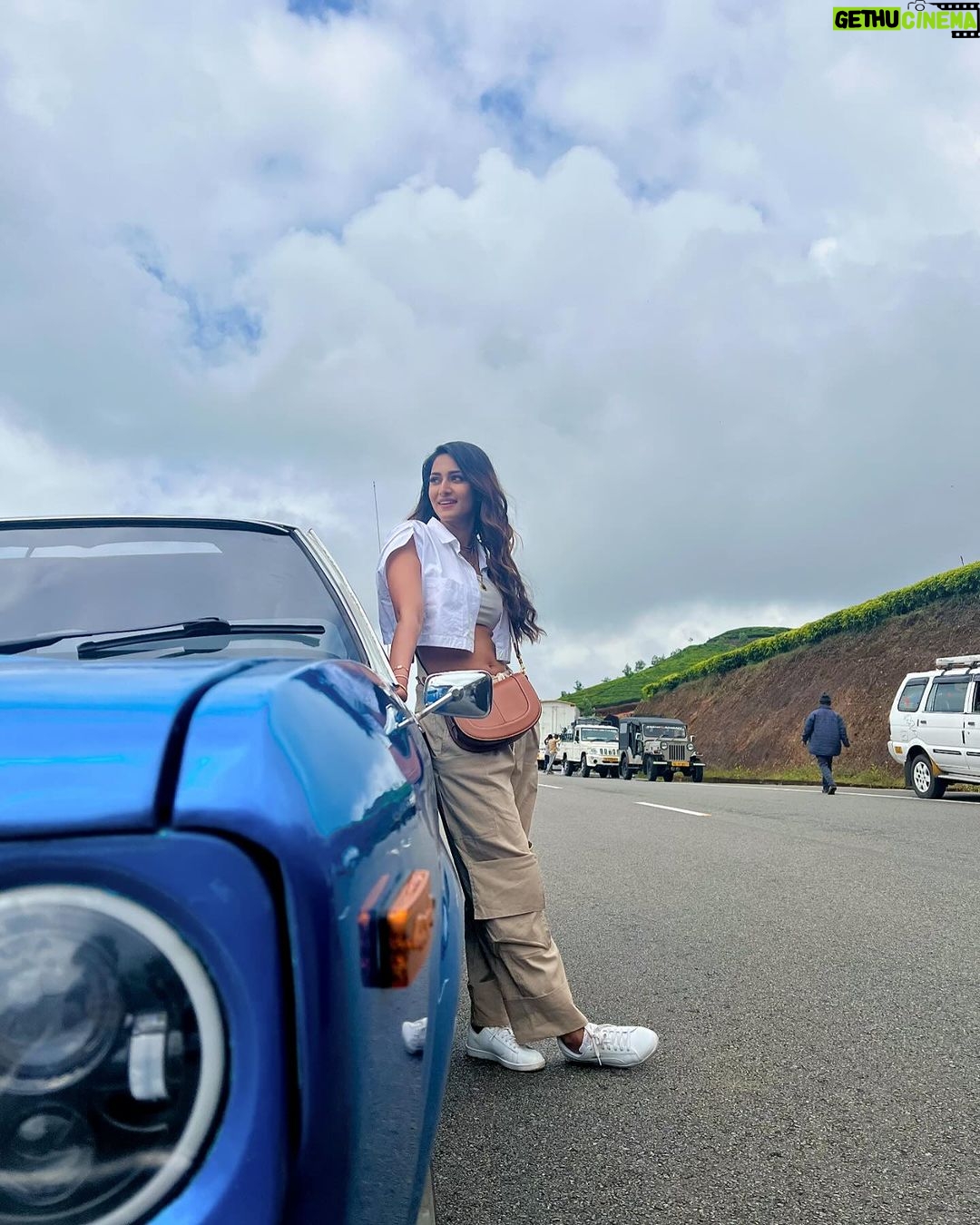 Erica Fernandes Instagram - what a wonderful drive with my new baby ❤️