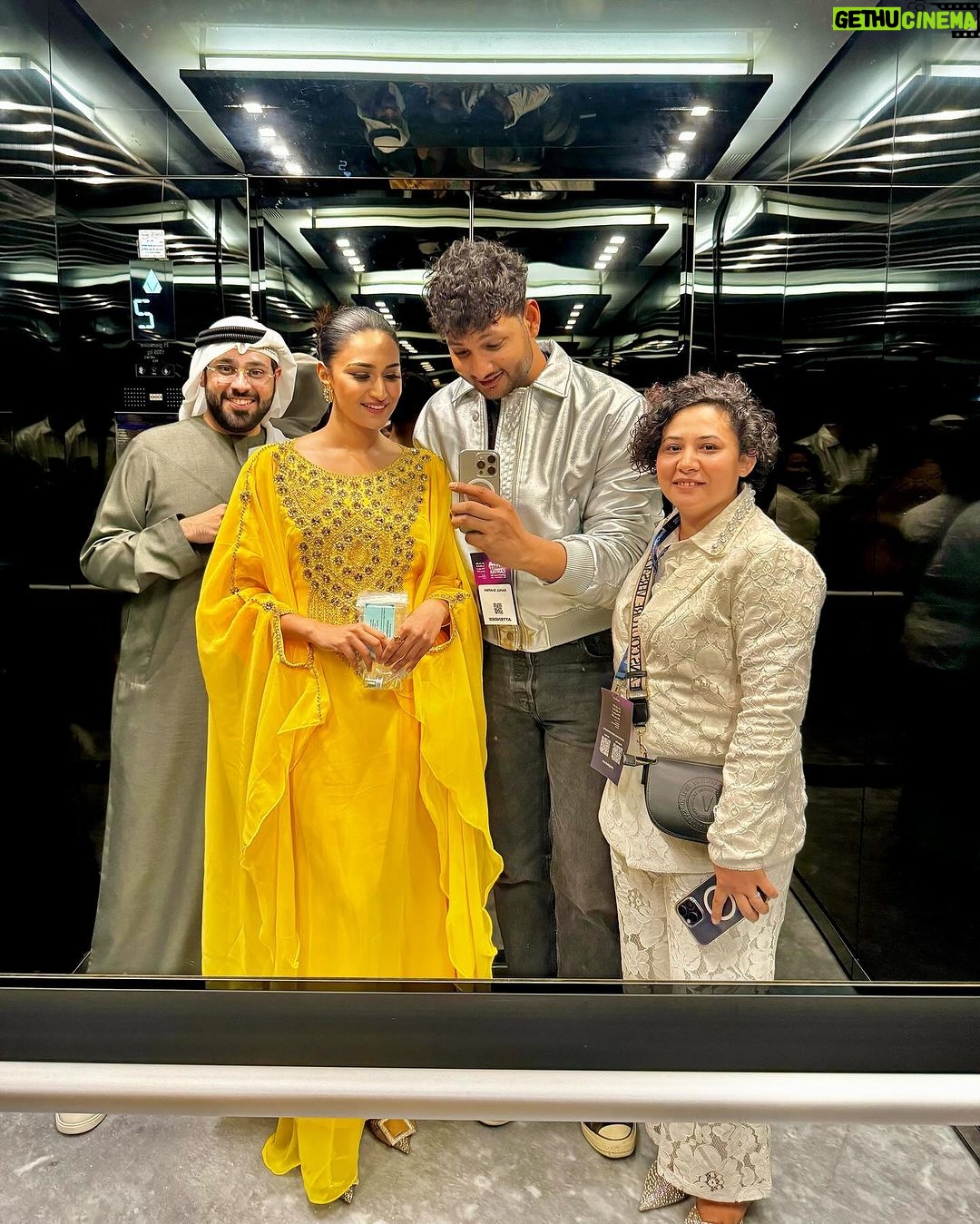 Erica Fernandes Instagram - Being part of the speakers at SEF2024 was an absolutely delightful experience! Huge thanks for the incredible opportunity, and heartfelt gratitude to everyone who took the time to join. Meeting such a wonderful bunch of people made it even more special! @sharjahef @sheerasharjah @chai_with_ahmad #sef2024 #oursharedcanvas #visitsharjah #heartofsharjah #sheraa #srtipark