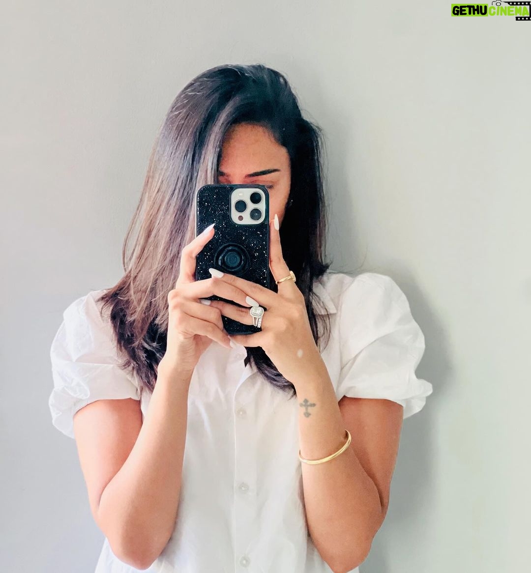 Erica Fernandes Instagram - Finding magic in the ordinary – where the everyday becomes extraordinary. ✨ #SimpleJoys #EverydayMagic