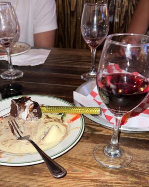 Erick Brian Colón Instagram - Gracias a tod@s por sus felicitaciones! 🤍 los amo Feliz 2023 🥂💫