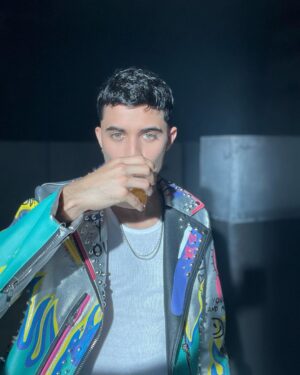 Erick Brian Colón Instagram - Suelta, Sola y Tranquila Remix OUT NOW BABY