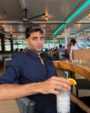 Erick Brian Colón Instagram - 🍹