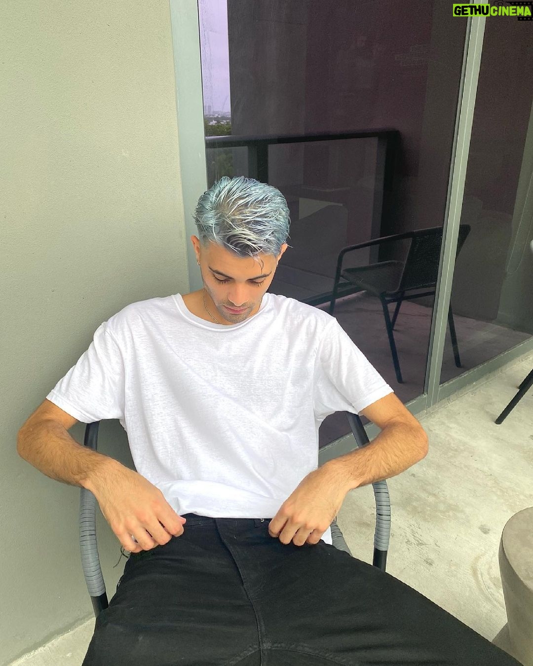 Erick Brian Colón - 499.9K Likes -