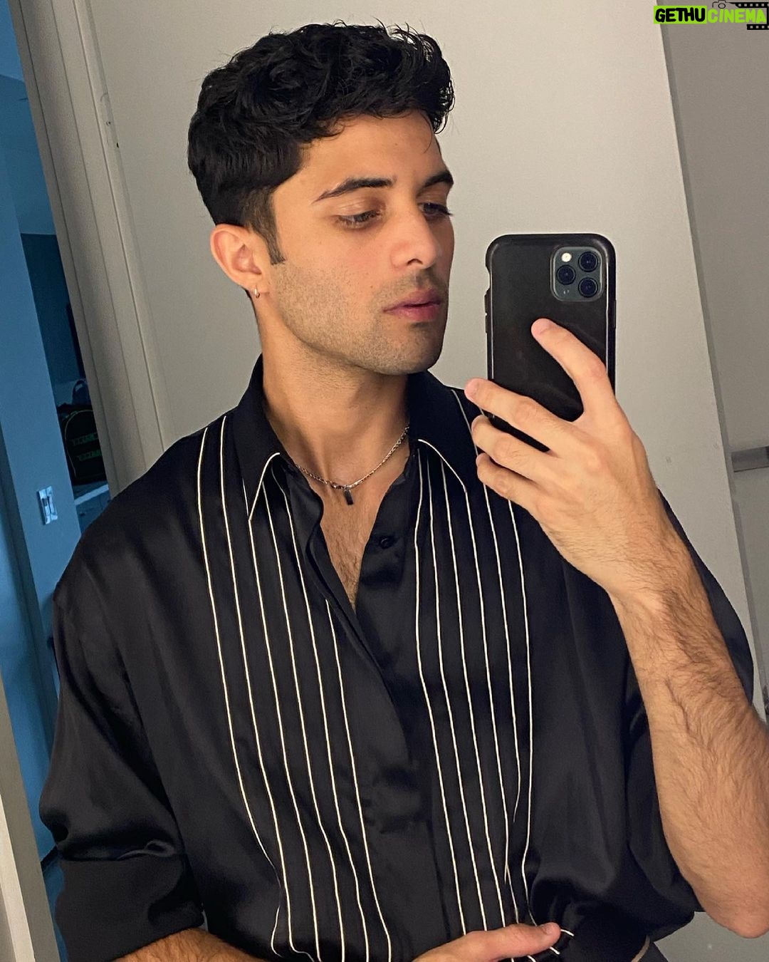 Erick Brian Colón - 350.8K Likes - Dimeloo @fendi 🔥 Fashion show mañana! No se lo pierdan!! 😎💫 #FendiSS22