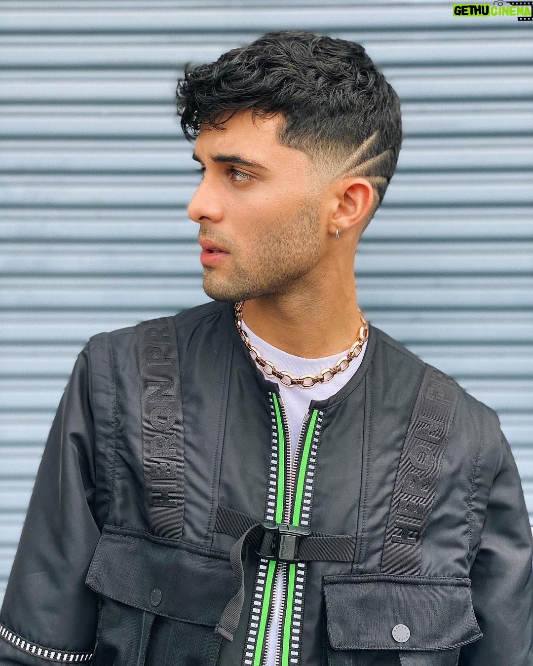 Erick Brian Colón - 349.8K Likes -