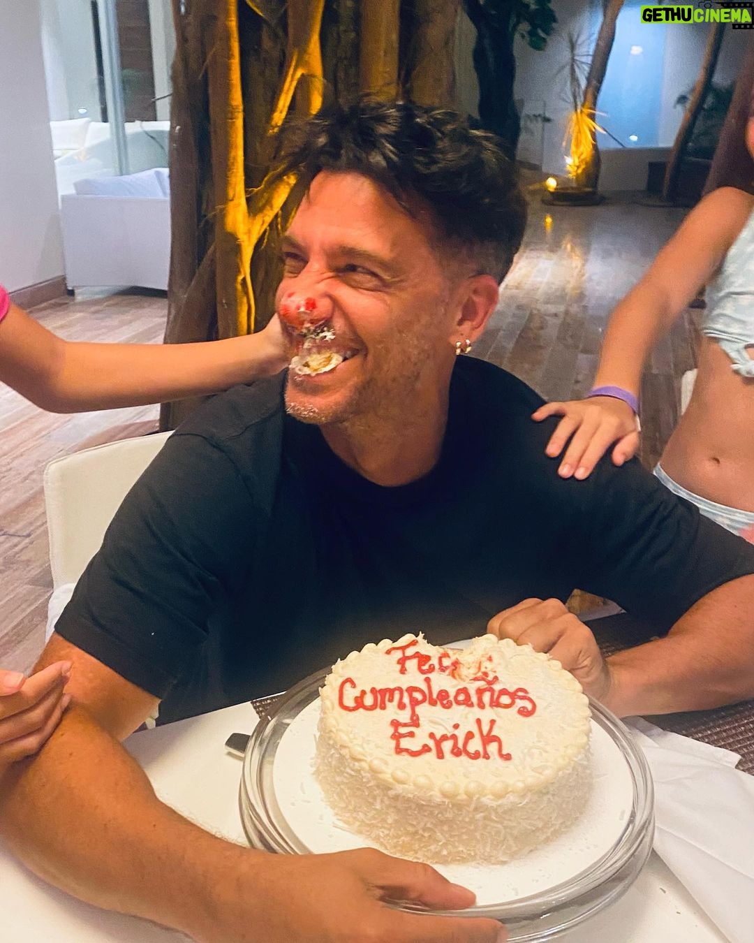 Erick Elías Instagram - 🎂Mi mejor cumpleaños! Puros festejos con los que mas quiero! 🎂🎈🎈🎈 Happy me!… muchas muchas gracias por sus felicitaciones! ❤️❤️ 🧿