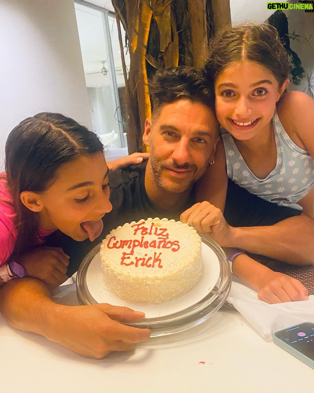 Erick Elías Instagram - 🎂Mi mejor cumpleaños! Puros festejos con los que mas quiero! 🎂🎈🎈🎈 Happy me!… muchas muchas gracias por sus felicitaciones! ❤️❤️ 🧿