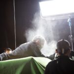 Erick Elías Instagram - Detrás de cámaras de QUIERO TU VIDA. Una escena complicada de realizar. Colgado de una grúa, con lluvia, frio, en la madrugada… pero fue muy divertido! Gracias @jorgecolon por cuidarme siempre! @casillas24fps 📸 @alfonsozapata