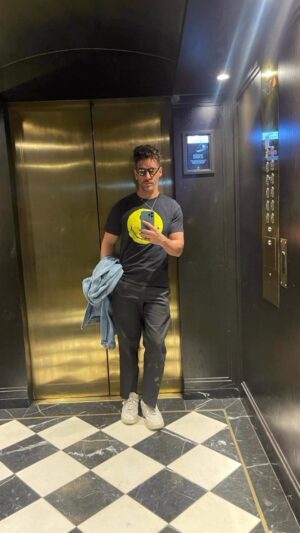 Erick Elías Instagram - ELEVADORES CDMX. 
Cada día 1 foto. 
🛗