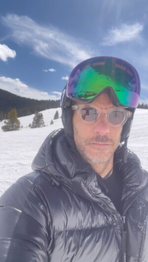 Erick Elías Instagram - Ski…. en familia ❄️🎿⛷️
 @vailmtn 
 @epicpass 
@epicpass_esp
