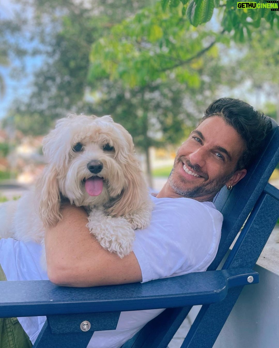 Erick Elías Instagram - Luna y yo. 🐶 Miami, Florida