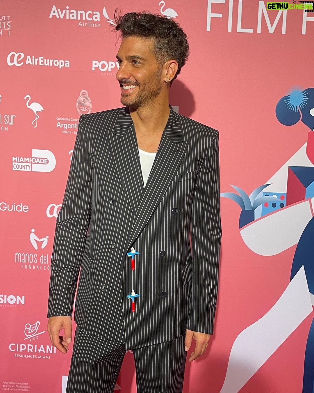 Erick Elías Instagram - Hoy presentamos en el @iaffm_official la película CUANDO DUERME CONMIGO. 💥 Look @louisvuitton Styling @karlaguindi ❤️ Miami, Florida