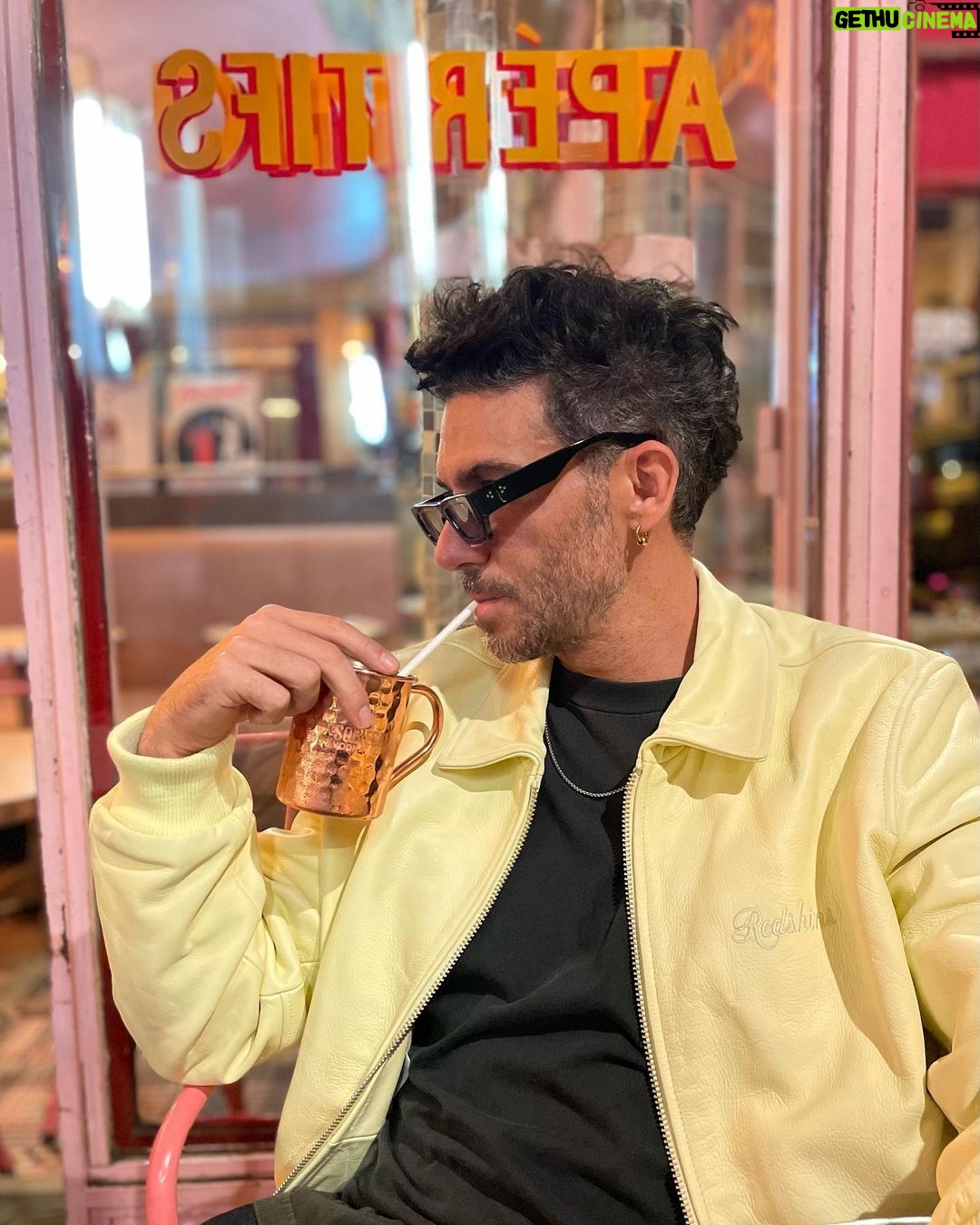 Erick Elías Instagram - Café des Deux Moulins (de la película AMELIE) / Mouline Rouge París, France