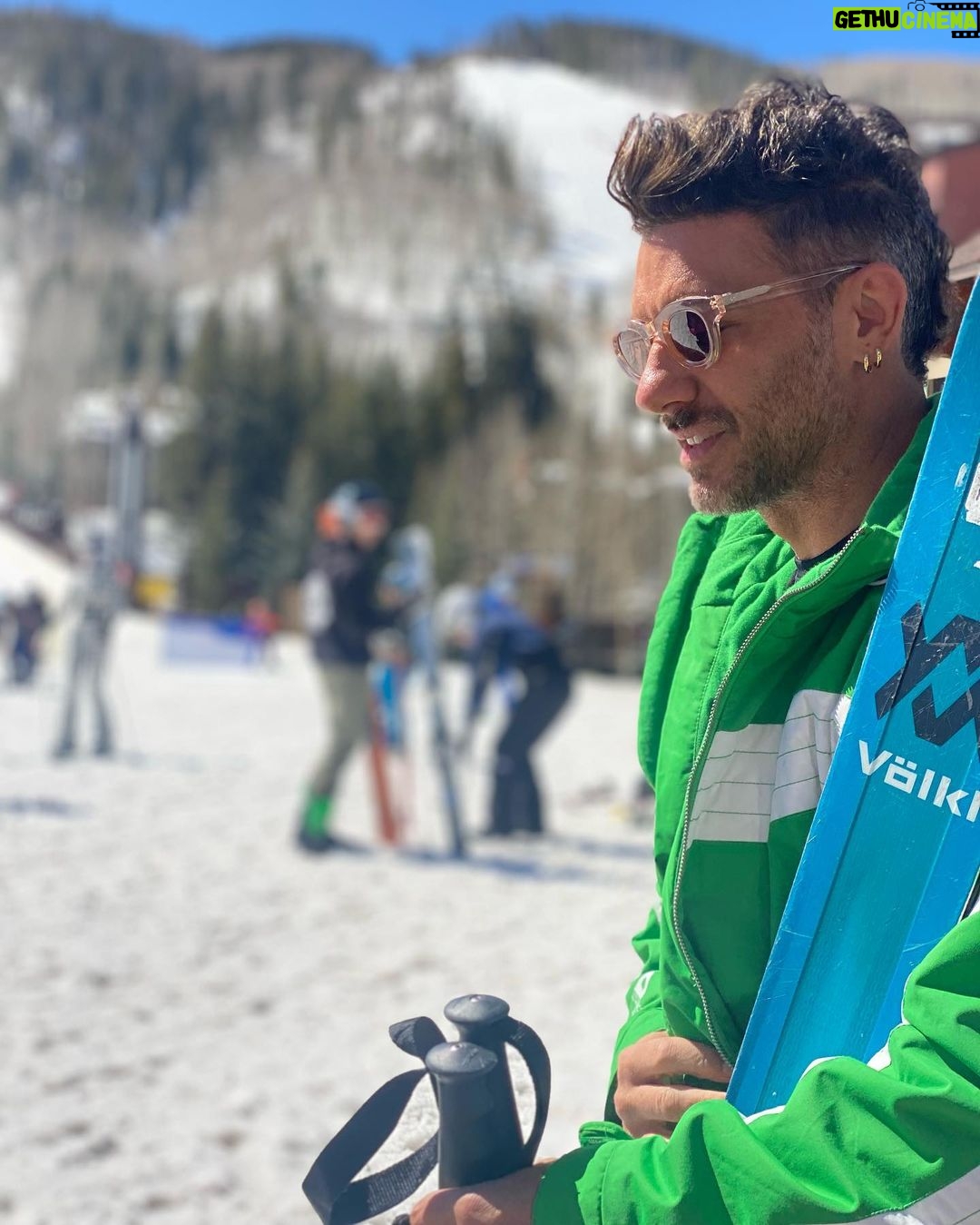 Erick Elías Instagram - Spring skiing 🎿 @epicmountainrentals @epicpass_esp Vail, Colorado