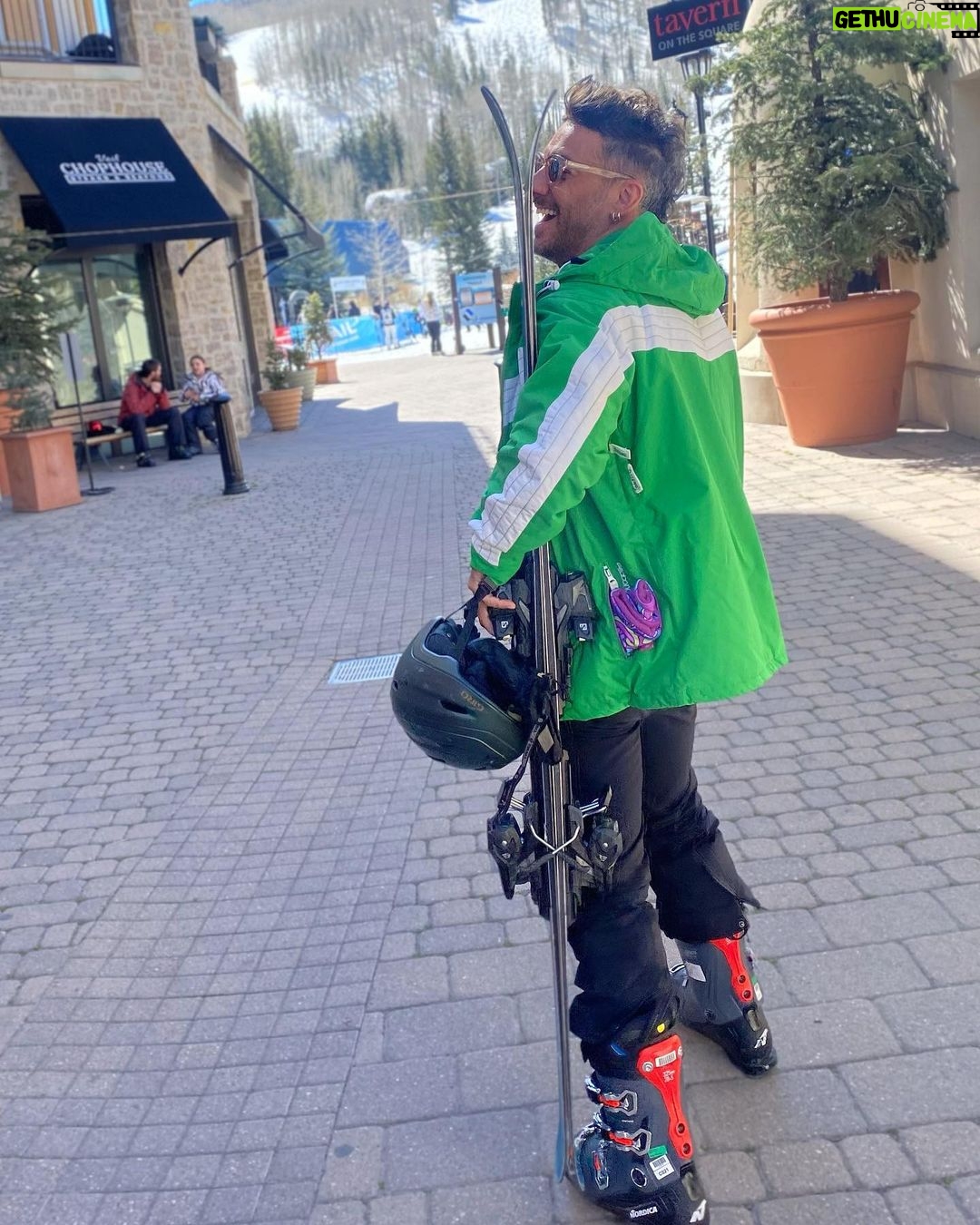 Erick Elías Instagram - Spring skiing 🎿 @epicmountainrentals @epicpass_esp Vail, Colorado