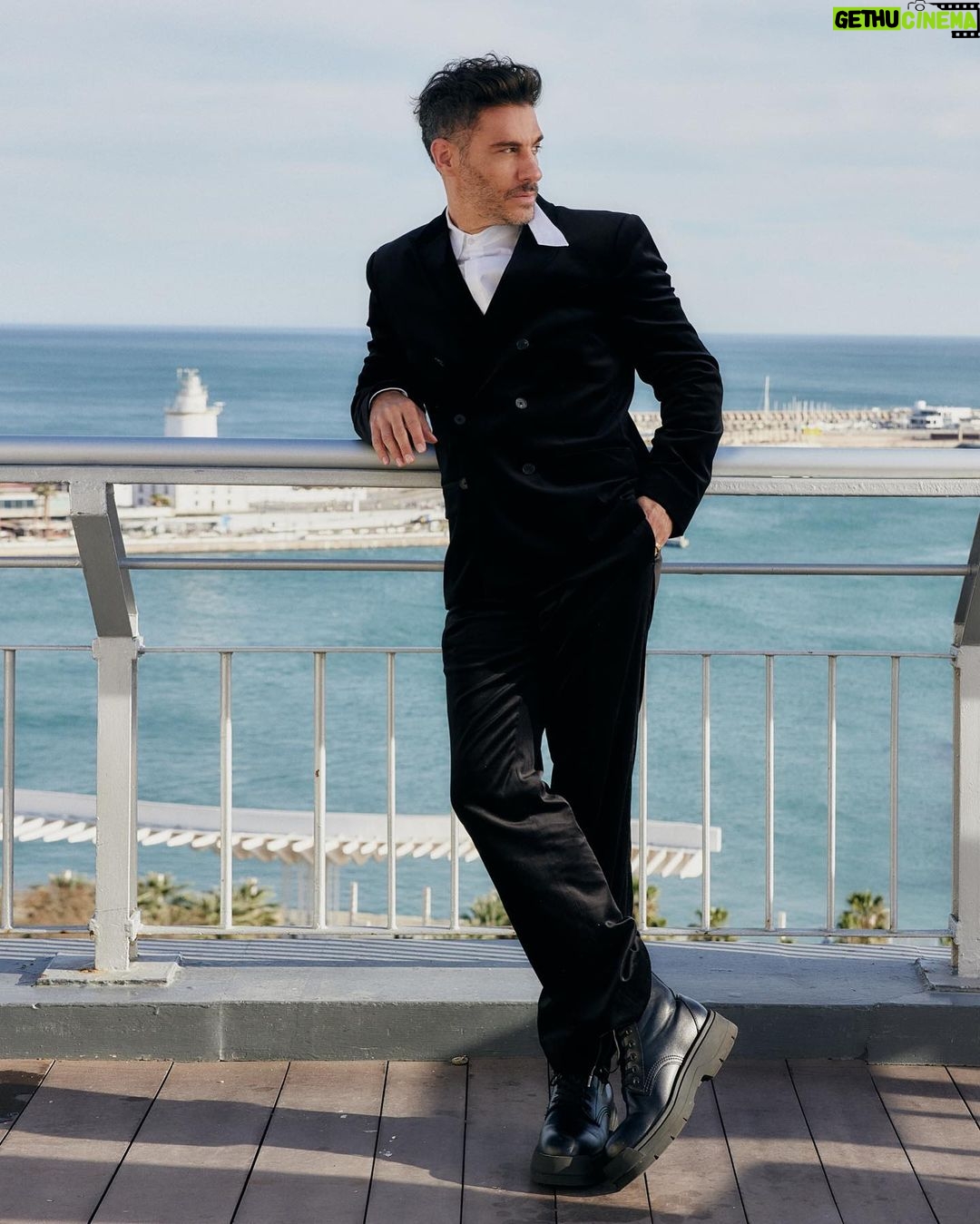 Erick Elías Instagram - En el @festivalmalaga Presentando la segunda temporada de Días Mejores. Styling @karlaguindi 📸 @carlosvillarejo Gracias, Gracias.. @carcelen_mgmt 💥 Málaga, Spain
