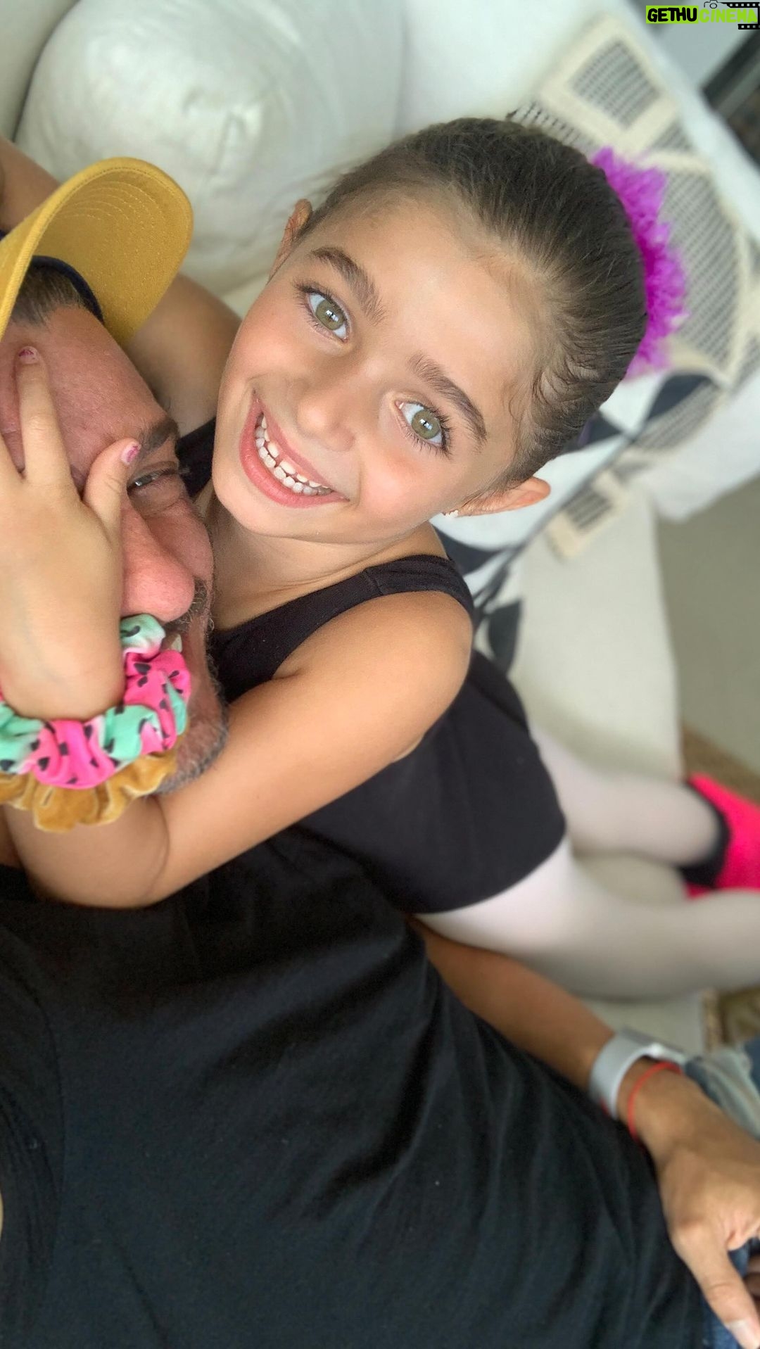 Erick Elías Instagram - No puedo creer que ya tienes 10! Te amo chukki rukki. #olivia ❤️🧿🤚🏼🎈