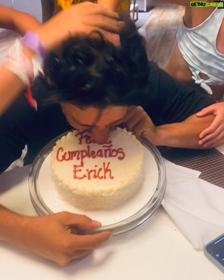 Erick Elías Instagram - 🎂Mi mejor cumpleaños! Puros festejos con los que mas quiero! 🎂🎈🎈🎈 Happy me!… muchas muchas gracias por sus felicitaciones! ❤️❤️ 🧿