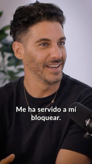 Erick Elías Instagram - Soltar, perdonar y dejar ir es algo fundamental para lograr paz interior y construir bienestar duradero. Las personas que cargan un dolor o un recuerdo que les pesa, terminan sufriéndolo. Eso causa estrés, depresión y/o ansiedad. Es importante aprender a no victimizarnos y poder ver las lecciones de lo sucedido, enfocarnos en disfrutar el presente e ilusionarnos con el futuro. Ahí reside la clave de la verdadera felicidad ¿coincides? 

Coméntame la palabra PODCAST si quieres que te envíe el enlace para ver el episodio completo 🎧📺