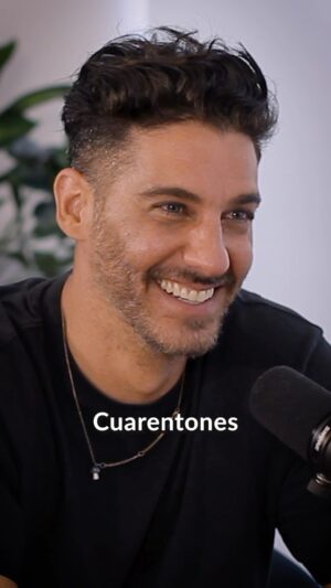 Erick Elías Instagram - Y tú que me lees ¿Cómo has sentido los 30 y los 40?😅 Comenta Podcast y te mando acceso a este y todos los episodios completos