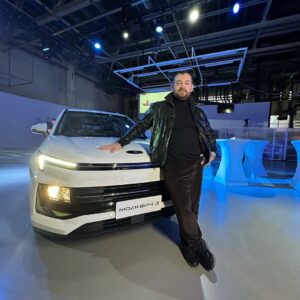 Erik Kituashvili Instagram - 23.11.2022 мы начинаем писать свою новую историю! У нас есть опыт, есть знания, специалисты и вера в себя! Новый москвич 3, все только начинается!
