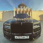 Erik Kituashvili Instagram – Обул Коляна в новые диски от @power_wheels  23-й размер.
Очень нравится поведение тачки.
Резина ханкук сама по себе 💩 
Но другой нету в этом размере вообще. Скоро будет грязь, метель, снег, и много депрессивной погоды, буду себя хоть тапками радовать.