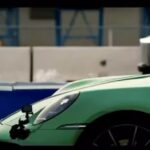 Erik Kituashvili Instagram - Новая Тесла КиберТрак обгоняет Порш 911, при этом буксируя на себе ещё один Порш 911, более лютого технического унижения я не видел. Топовая версия 510км хода на полном заряде, 2.6 сек 0-60 миль/час Максимальная скорость 210 км/ч 845 сил(моторы) возможность буксировки 5 тон. Тащите её в Москву, её ждёт Волоколамск😂😂😂 Кто первый притащит пишите, посмотрим на сколько он крут.