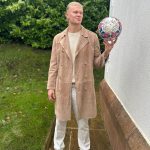 Erling Haaland Instagram - Relaxing after a busy night 😝